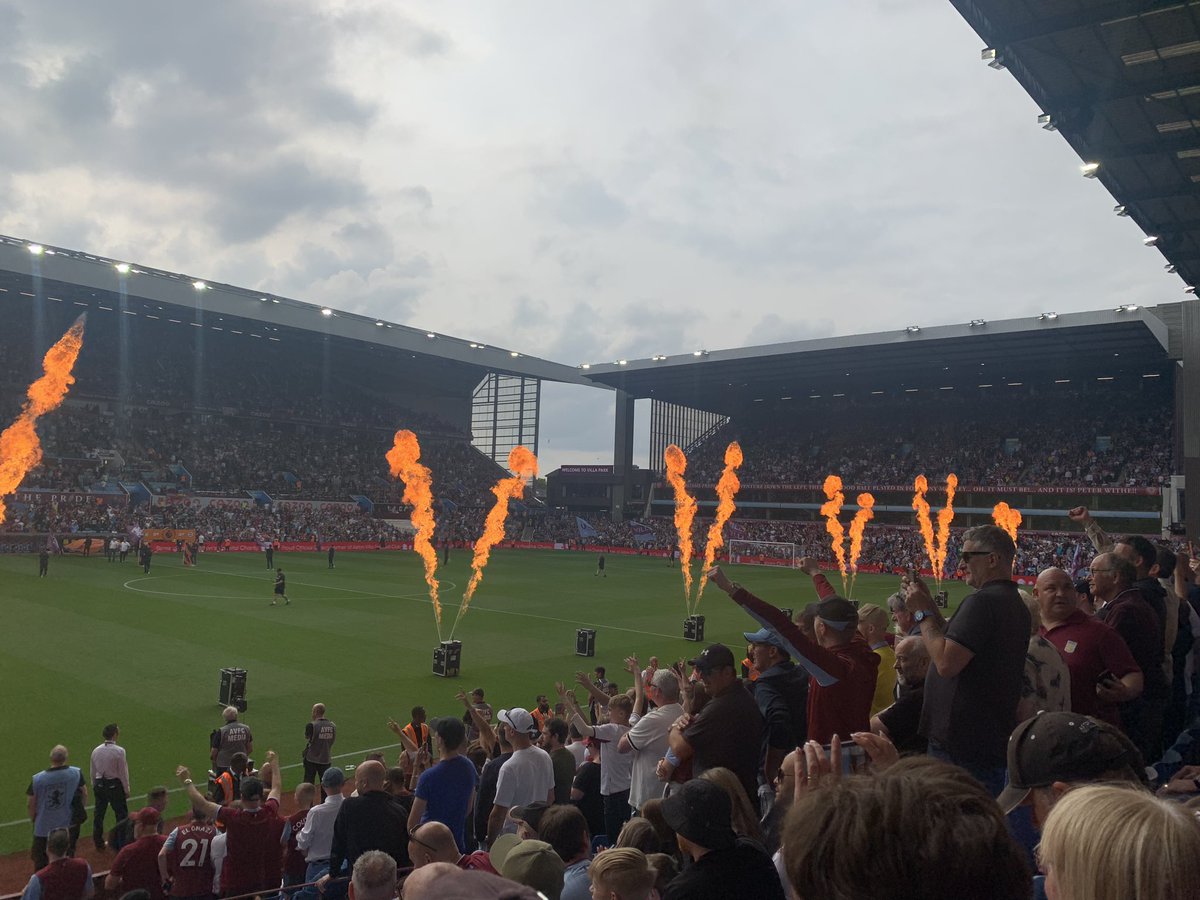 Lolly3011's tweet photo. @BrettMendoza_ @wearebrighton I was in the Villa end with my Nephew. So wanted a T-shirt too!!!! https://t.co/ShE2QlPf6r