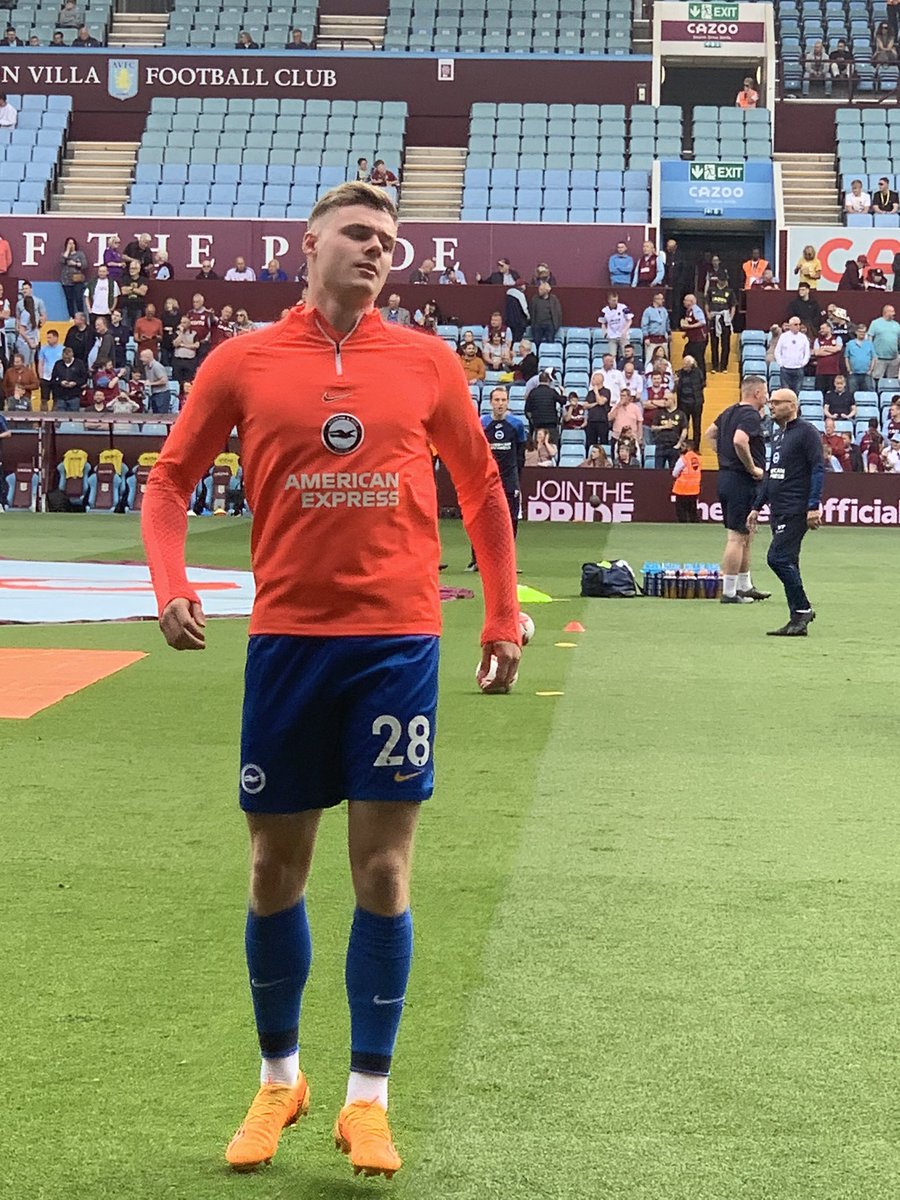 Lolly3011's tweet photo. @BrettMendoza_ @wearebrighton I was in the Villa end with my Nephew. So wanted a T-shirt too!!!! https://t.co/ShE2QlPf6r