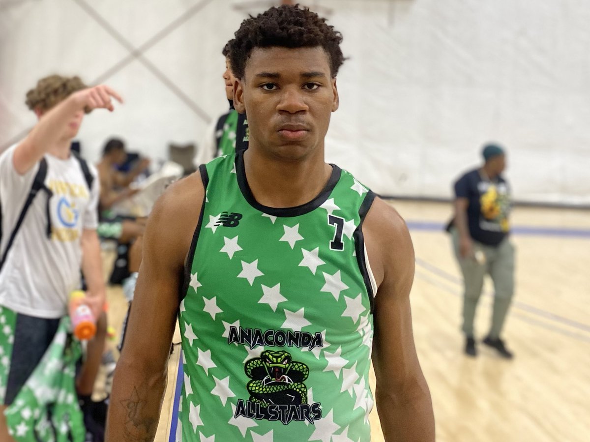 More 16U wing standouts at <a href="/TheHoopGroup/">Hoop Group</a> Jersey Shore Jam Fest:

📷 Devin Booker (K-Low Elite)
Nevion Legree (NY Wiz Kids)
Isaac Moore (K-Low)
Ryan Mulroy (Penn Warriors)
📷 Myles Parker (Jersey Force)
📷 Esiasyn Starr (Anaconda All Stars)