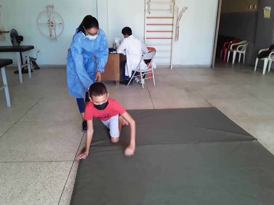 Los profesionales de la salud en Venezuela tienen como objetivo primordial la tarea de garantizar el acceso pleno a servicios de salud integrales y de calidad.

#CubaPorLaVida
#60AñosSalvandoVidas 
<a href="/CubaCooperaven/">Brigada Médica Cubana en Venezuela</a>
<a href="/MinSaludVE/">MPPSalud</a>