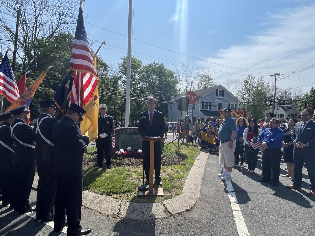 CongressmanKean's tweet image. This morning I attended the Liberty Corner Memorial Day Ceremony in Basking Ridge. I presented Lt. Col. Robert Vincent, a member of the Liberty Corner Fire Co. with an American flag flown over the US Capitol to honor his service.