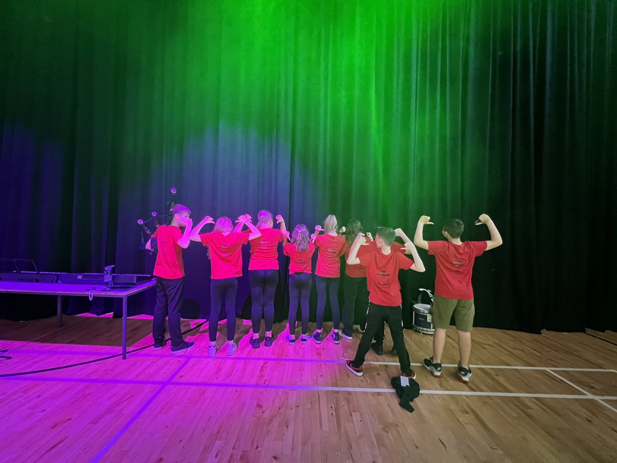 missfergusonx's tweet image. BATTLE OF THE BAND WINNERS 2023

Congratulations to my talented S1 Rock and Pop who won Battle of the Bands, and Best Band tonight and have won a pizza party AND a chance to record in a studio!! 👏🏼

Unbelievably proud of every single one of you, the proudest teacher ❤️✨