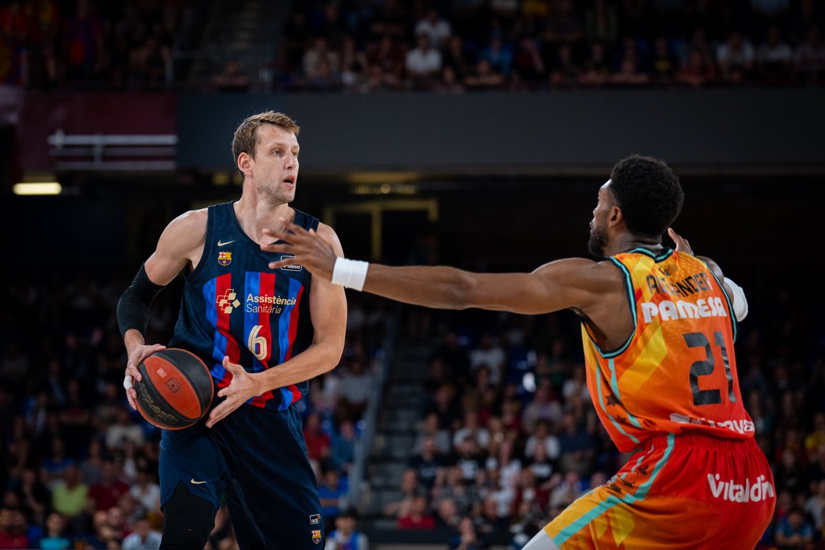 Valencia Basket Club (@valenciabasket) on Twitter photo 2023-05-29 20:01:52 ¡Segunda parte en juego! 🏆 P1 1/4 #PlayOffLigaEndesa @FCBbasket 40 🆚 @valenciabasket 37 ⏰ 10:00 3Q 📺 Movistar Deportes 📊 bit.ly/3N0T58x 🤝 Vitaldin Sport ¡Segunda parte en juego! 🏆 P1 1/4 #PlayOffLigaEndesa @FCBbasket 40 🆚 @valenciabasket 37 ⏰ 10:00 3Q 📺 Movistar Deportes 📊 bit.ly/3N0T58x 🤝 Vitaldin Sport