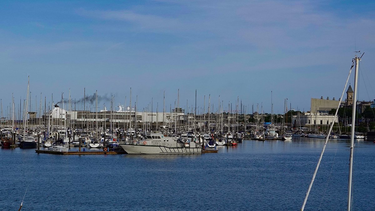 29 May 2023, Dun Laoghaire, Co. Dublin
AWFUL!
Enough of this please!
#DunLaoghaire #Dublin #cruiseship #Environment #environmental  @DunLaoghaireTn @dlrcc