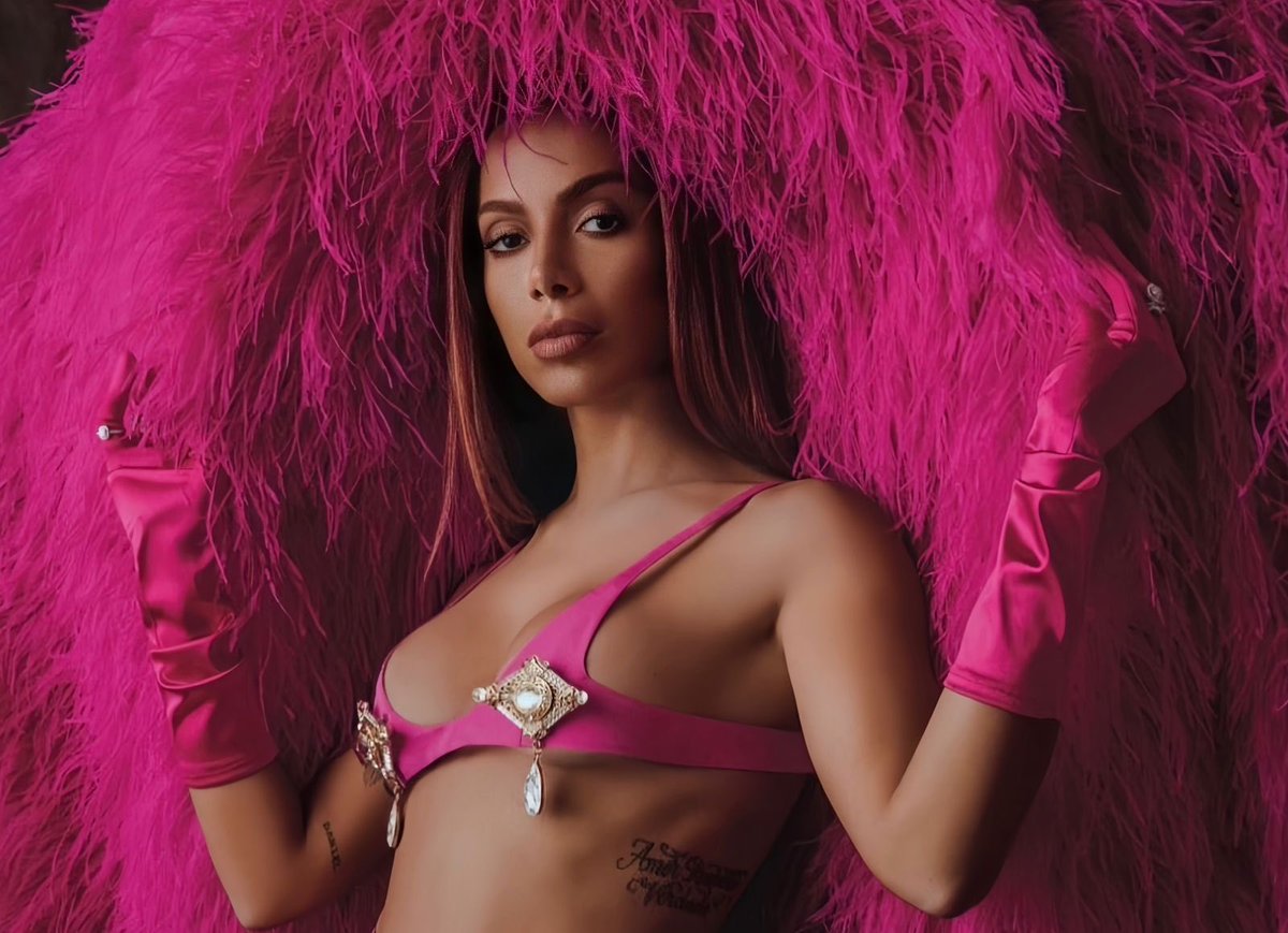 WORLDMUSICAWARD's tweet image. #Anitta confirms in her cover story for #HarperBazaar that her highly anticipated new album will feature a collab with the iconic #SAMSMITH...! 👩‍🎤💿🎶👨‍🎤🌟🌟👑👑💛🤍