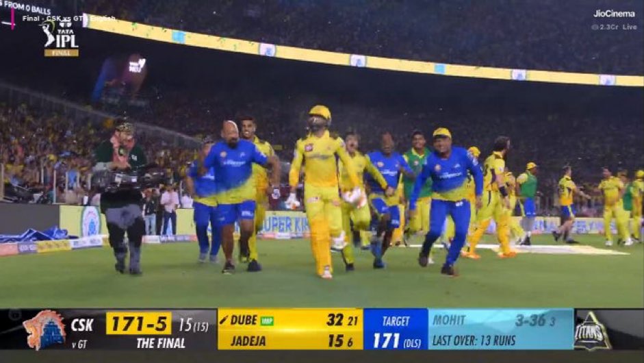 Jadeja waited all this while to drop his batting masterclass on a fcking Finals. You own the world man. Ms Dhoni carrying you with tears in his eyes means so much. Thank you Rockstar