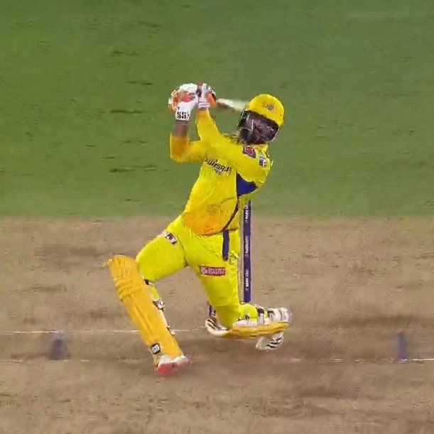 BeingTeJan's tweet photo. #RavindraJadeja has done it for #ChennaiSuperKings, who've now equalled #MumbaiIndians to win 5️⃣ #IPL titles.

#GujaratTitans #CSKvGT #IPL16 #IPL2023 #TATAIPL #Final #Ahmedabad https://t.co/0xmM07jP4b