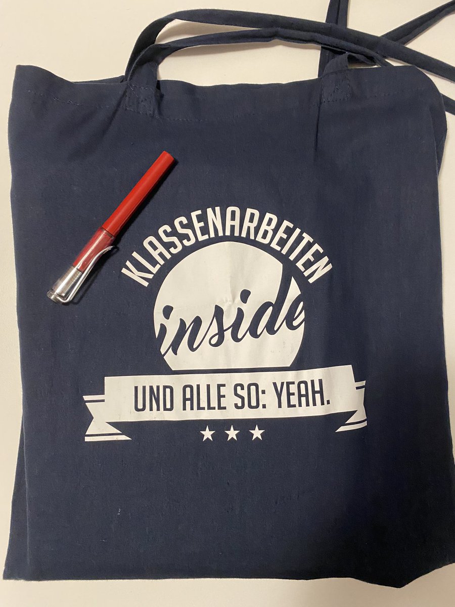 Miss_Middleman's tweet photo. Das Gefühl, die letzte Korrektur des Schuljahres hinter mich gebracht zu haben, ist auch nach 15 Dienstjahren immer noch großartig. https://t.co/ZRsBZaAFwR