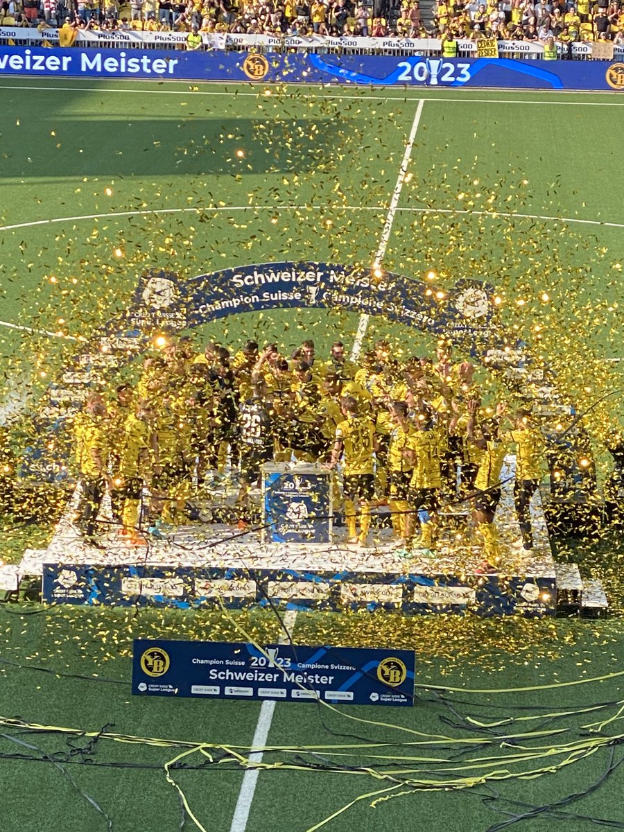 BERNMOBIL gratuliert YB zum Meistertitel und freut sich, das YB Tram ein weiteres Jahr durch die Gassen Berns fahren zu lassen!