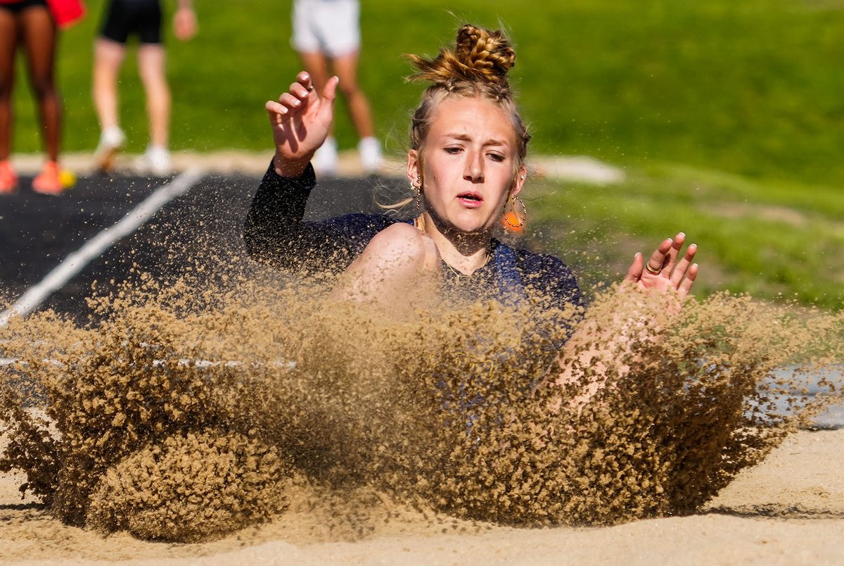 GALLERY: @wiaawi Track & Field Sectional at West Allis Hale jsonline.com/picture-galler… @CoachHerriot @ADBEHS @BCGirlsTrack @FallsAthletics @halehuskies @LadySprtanTrack @boystracknfield @1WarriorMHS @GoHHSathletics @GOYABlackshirts @ocontf @WolverinesPride #wiaatrack #wistrack