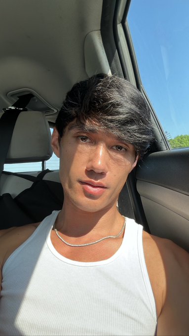 Decided to spend one more night in NYC at the last minute&hellip; anyone wanna shoot? 📸 https://t.co/xhwa8f