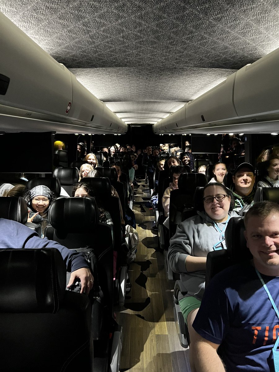 HolmesDCtrip's tweet photo. As we begin the wind this incredible trip down, here are some group shots of #BusLightyear over the last four days! https://t.co/IJoSnGOBEs