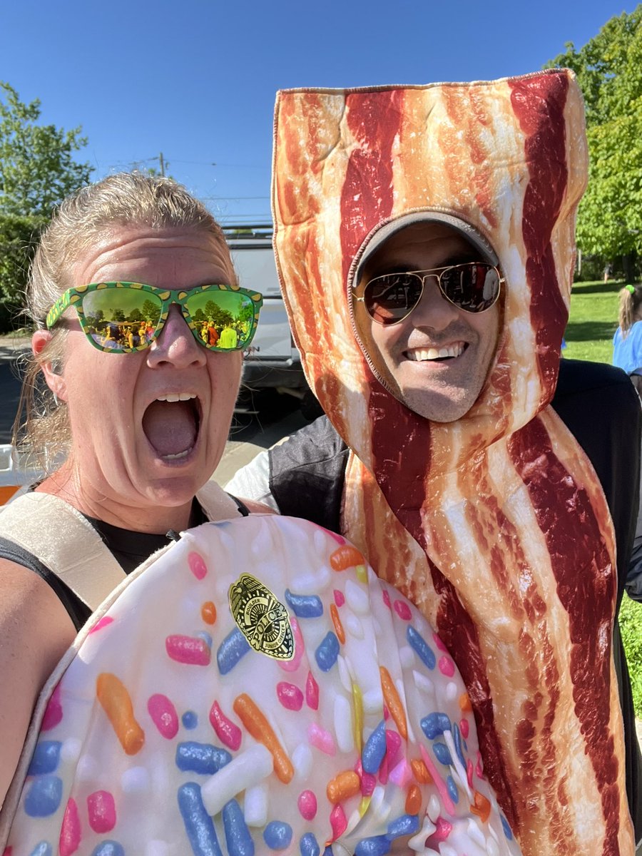 dionnew's tweet image. It’s a great day when you can combine two of your favorite things—running (especially running in a doughnut costume) & your friends/coworkers keeping everyone safe at the @bolderboulder ! #bolderboulder #bolderboulder10k