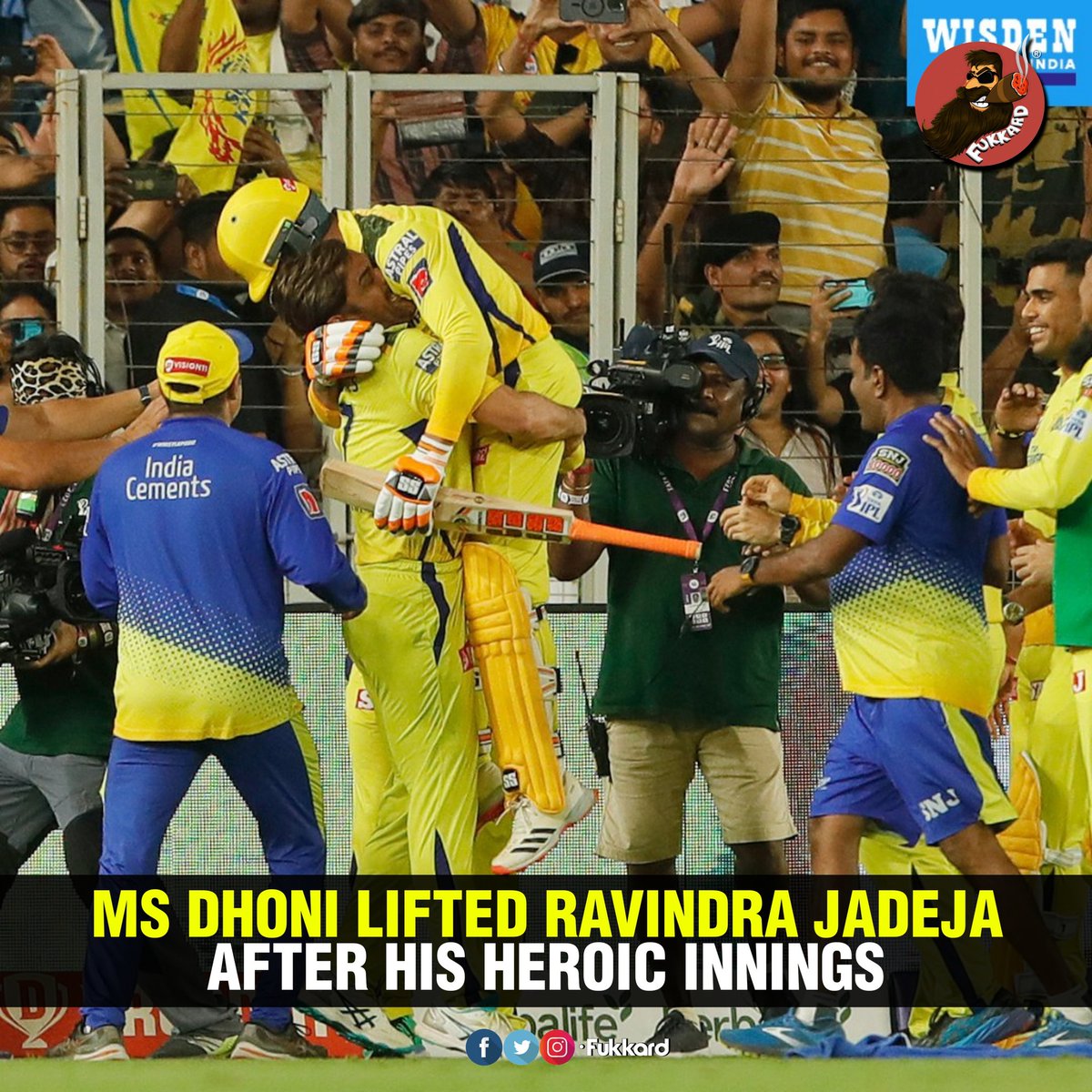 Fukkard's tweet photo. Thala🔥 SIR 💛

The Trust &amp; The Bonding🤝
#IPL2023Finals #MSDhoni #Jadeja #CSK #IPL2023Finals https://t.co/oI3wbaJJeO