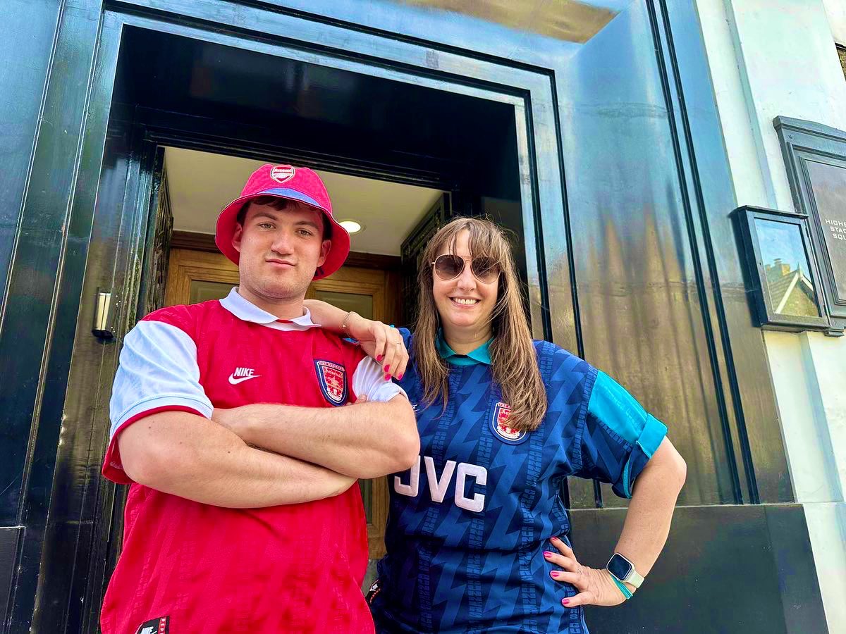 sooze74's tweet photo. When you and @Tompage_49  turn up in matching vintage home and away @Arsenal shirts you have to take a few photos and have some cool backdrops #highbury #arsenal https://t.co/L7UVXuJ7lZ