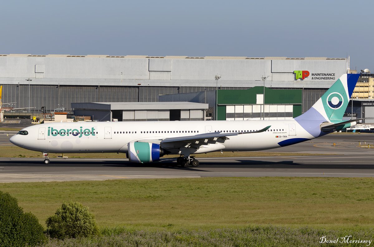birrlad's tweet photo. Iberojet @Airbus A330-941 CS-TKH arriving at Lisbon.
#avgeek #aviation #airline #airbus #iberojet #orbest #Lisbon #Portugal #planespotting https://t.co/YOI12klqNH