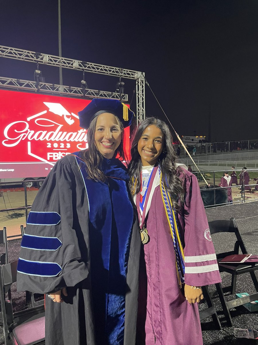 Zara Khan tweet media