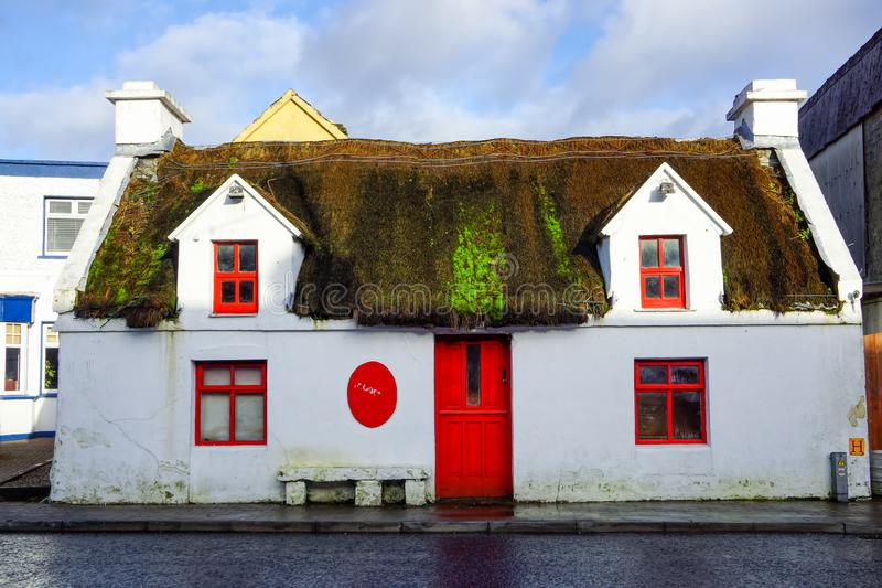 CiaranFromCabra's tweet photo. I go wild for a white painted house with a red door https://t.co/bbKcyMoBkT