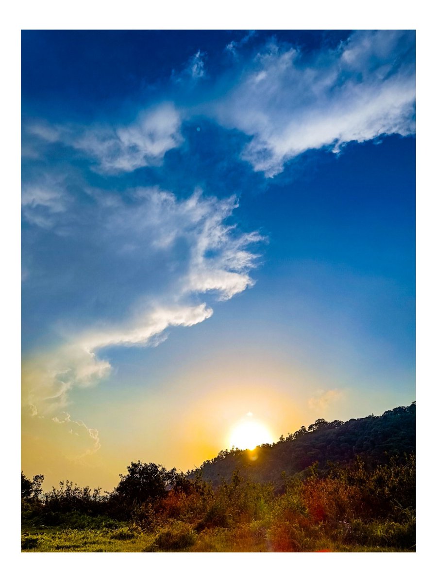 SonaliS34795599's tweet photo. Nature view photography
#yourshotphotographer #naturephotography #natgeoyourshot #whereisnortheast #shillongphotography📷 #_soi #SPiCollective #indianphotography #winterice #lensqueen2020 #village #photoscapeofthemonth #travelphotography #click_india_clicks @SaikatDasPhoto1 https://t.co/heQhTB7Mxl