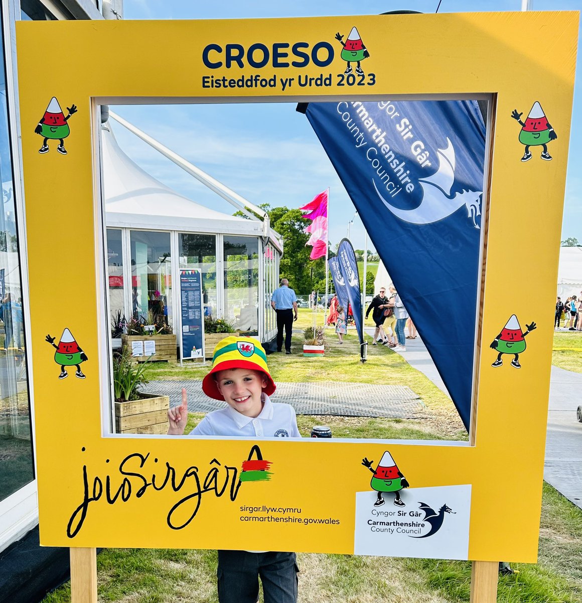 Mor mor falch o Osian ar ei lwyddiant yn @EisteddfodUrdd heddi. 🌟Diolch i bawb a ddaeth i’w gefnogi ac am yr holl gyfarchion. Diolch arbennig i bawb @Ysgol_y_Castell am yr HOLL gyfleoedd gwerthfawr a’r gefnogaeth. Rhieni balch iawn heno🥰🥇🌟@UrddGwent @huweuron1 ❤️🤍💚