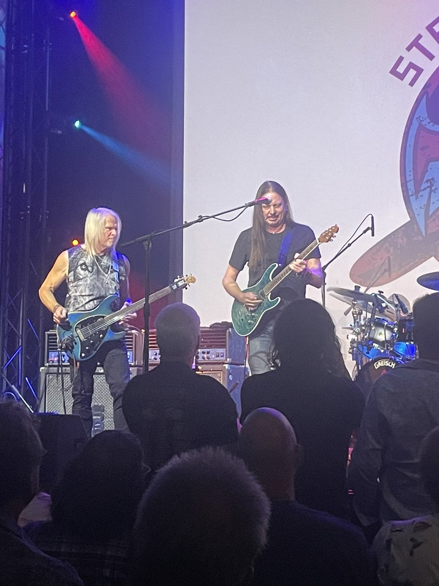 @earofnewt @TheGuitarChnnl @joehodgsonmusic @NealSchonMusic @DeepPurplePod @ernieball @NAMM @NAMMShow @GregRenoff Steve with Reb last Friday - #theoaks