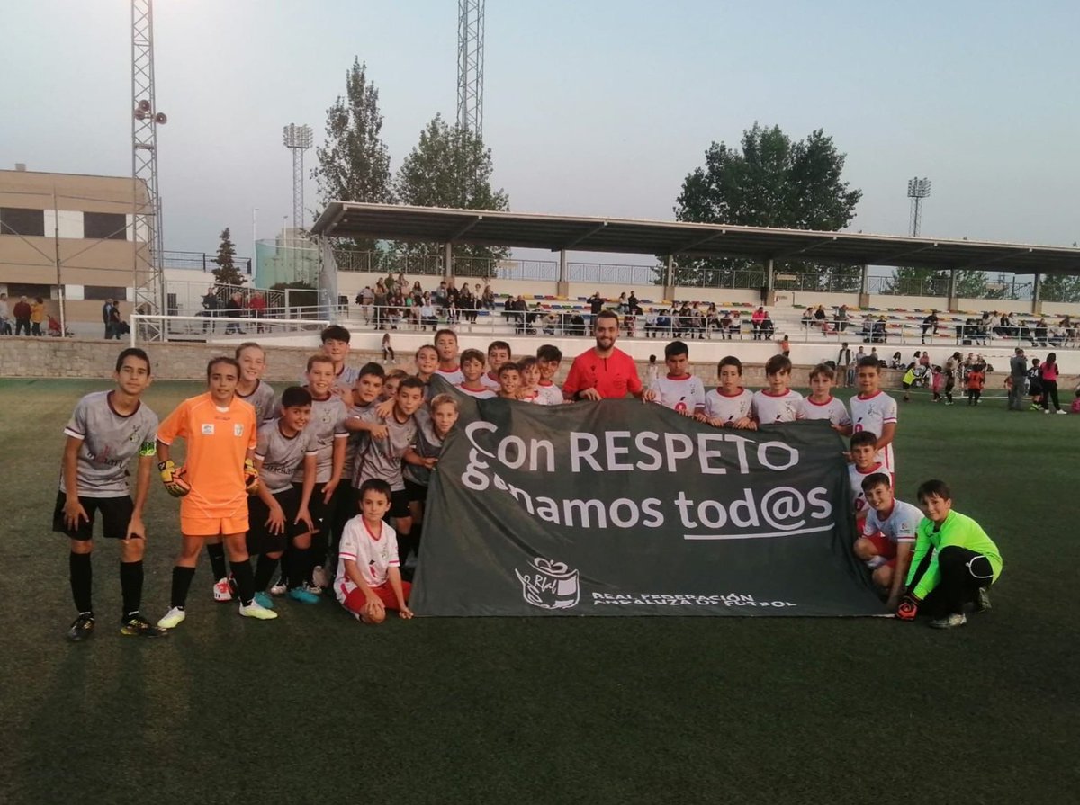 🅰️rbitros @RFAF

🧑🤝🧑 'Con respeto ganamos tod@s'
📝Gran iniciativa de #ÁrbitrosRFAF para la concienciación por el #respeto y el #JuegoLimpio

⚔️ @pozofutbolbase A 🆚 @pozofutbolbase B
(Copa @dipucordoba 5ª Alevín)

@RFAFCordoba @Martintorralbo @matiasreferee @Pedrobenitez72