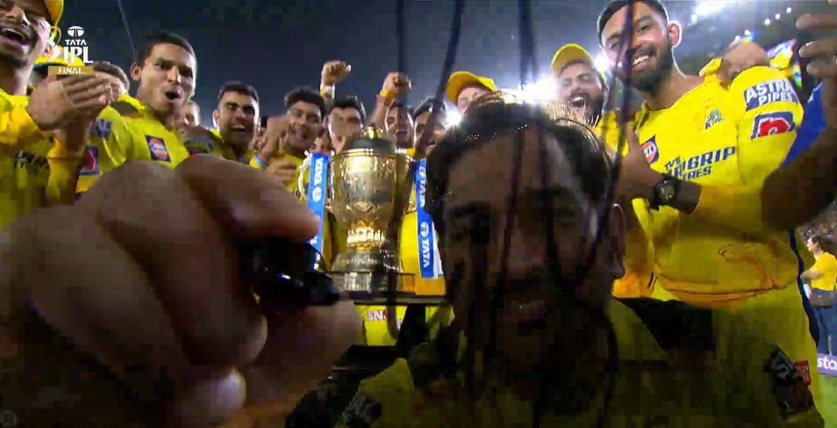 the_jadu_sir's tweet photo. 💛💛💛💛💛 Mahi bhai 💛💛💛
#moment
#deshu #IPLFinal2023 #ipl2023 https://t.co/7ayqmcpdMw