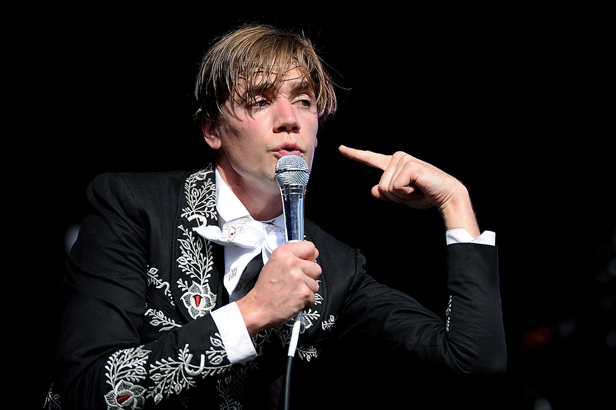 Also want to wish happy birthday to The Hives frontman Per Pelle Almqvist. 
