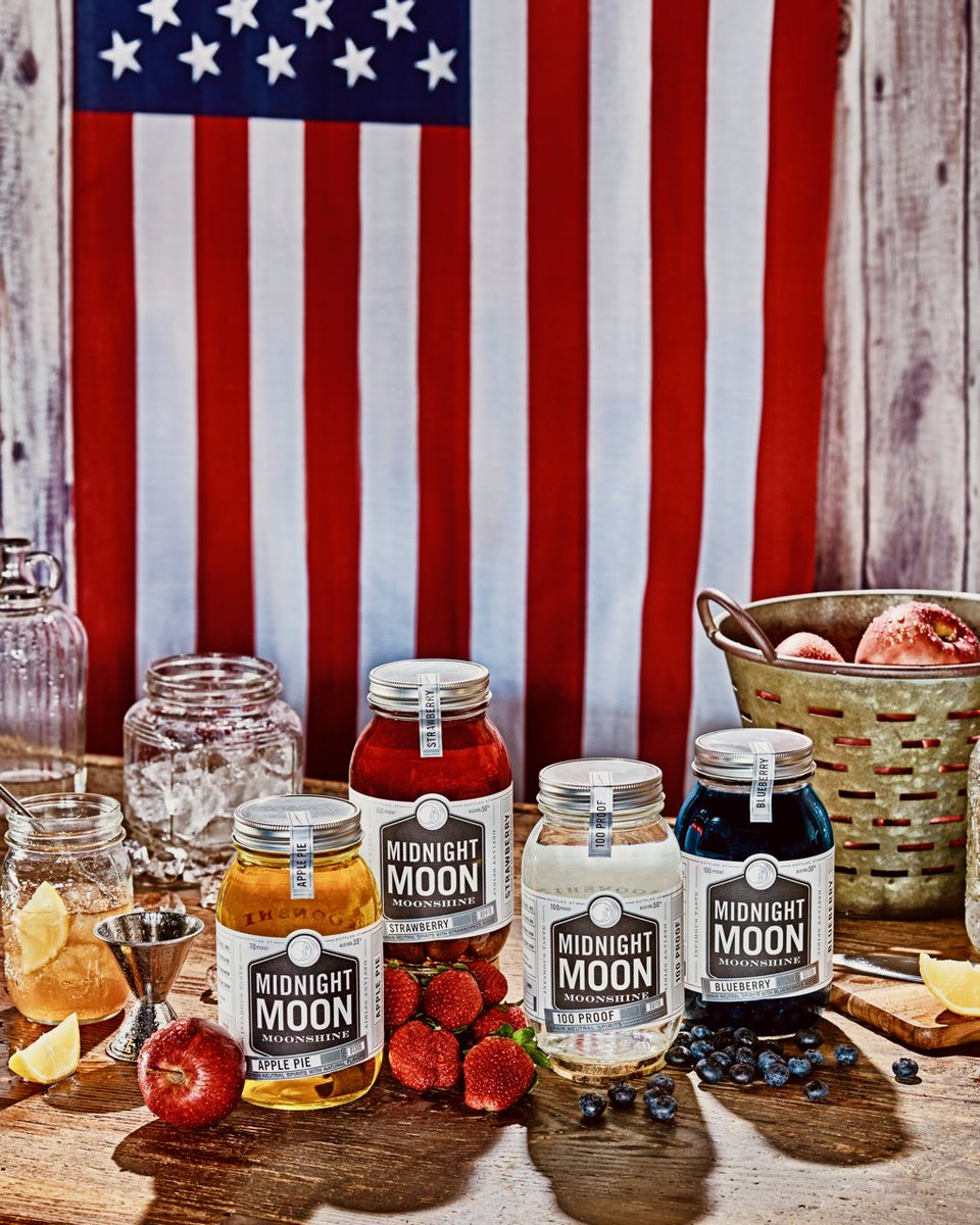 midnightmoonusa's tweet photo. Today we raise our jar to the fearless who have fallen in service of the great red, white and blue 🇺🇲. While sippin' and celebratin' with Midnight Moon today, be sure to pour one out for those who fought for us to do so.
Have a safe and 'shine filled Memorial Day! #ItsShineTime https://t.co/XsGi9mE2f2