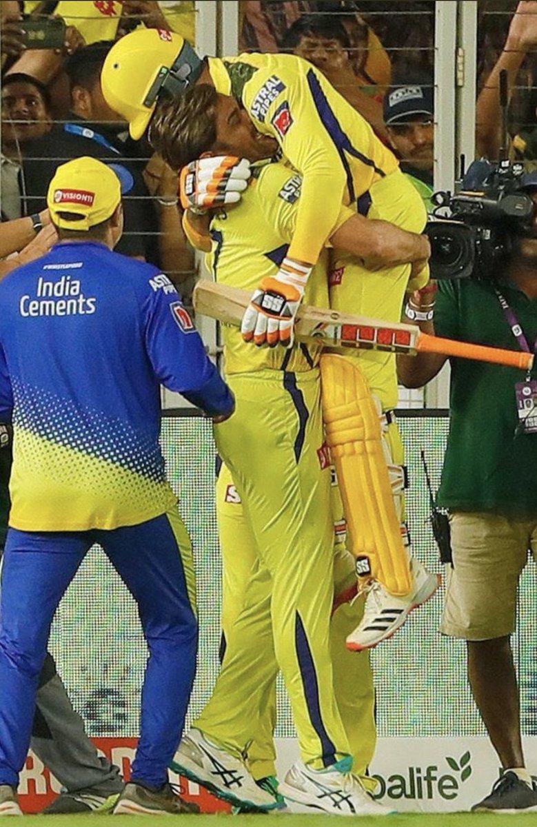 #MSDhoni wins #IPL2023Finals , my two most fav players in one frame. #Jadeja made it happen when it mattered most! What A Match, What a Final !

 #Rahane #Dube #Conway #Rayudu were all magical! 
#CSKvsGT Congratulations CSK