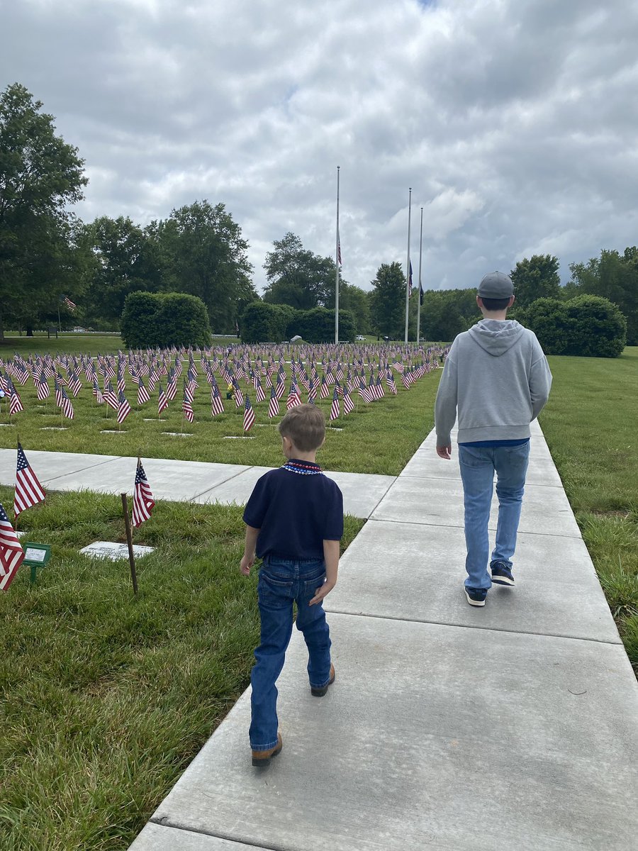 rowe_mama3's tweet photo. Thank You To All Those Who Have Served Or Are Serving! 🇺🇸 USA 🇺🇸 https://t.co/7yGZFutdrc