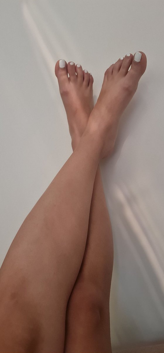 Ich will dich deutschen Lappen in einen keuschheits Gürtel einsperren ⛓und so Hirn ficken bis dein kleiner Stummel explodiert und ich werde dir erst öffnen wenn du eine hohe Summe bezahlt hast ,anschließend trete ich solange auf dein mini gleid ein bist du von alleine abspritzt