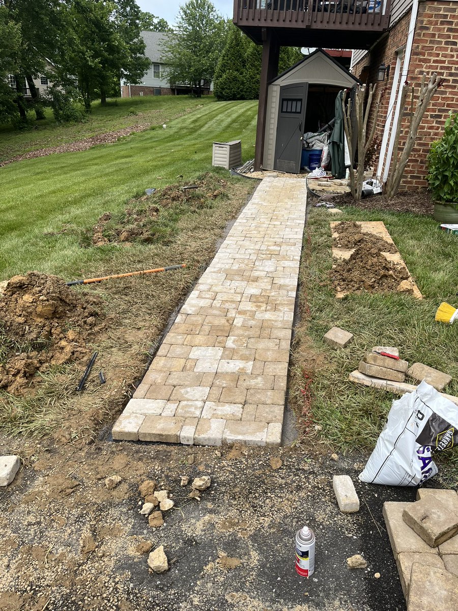 Tom Kuhar tweet media