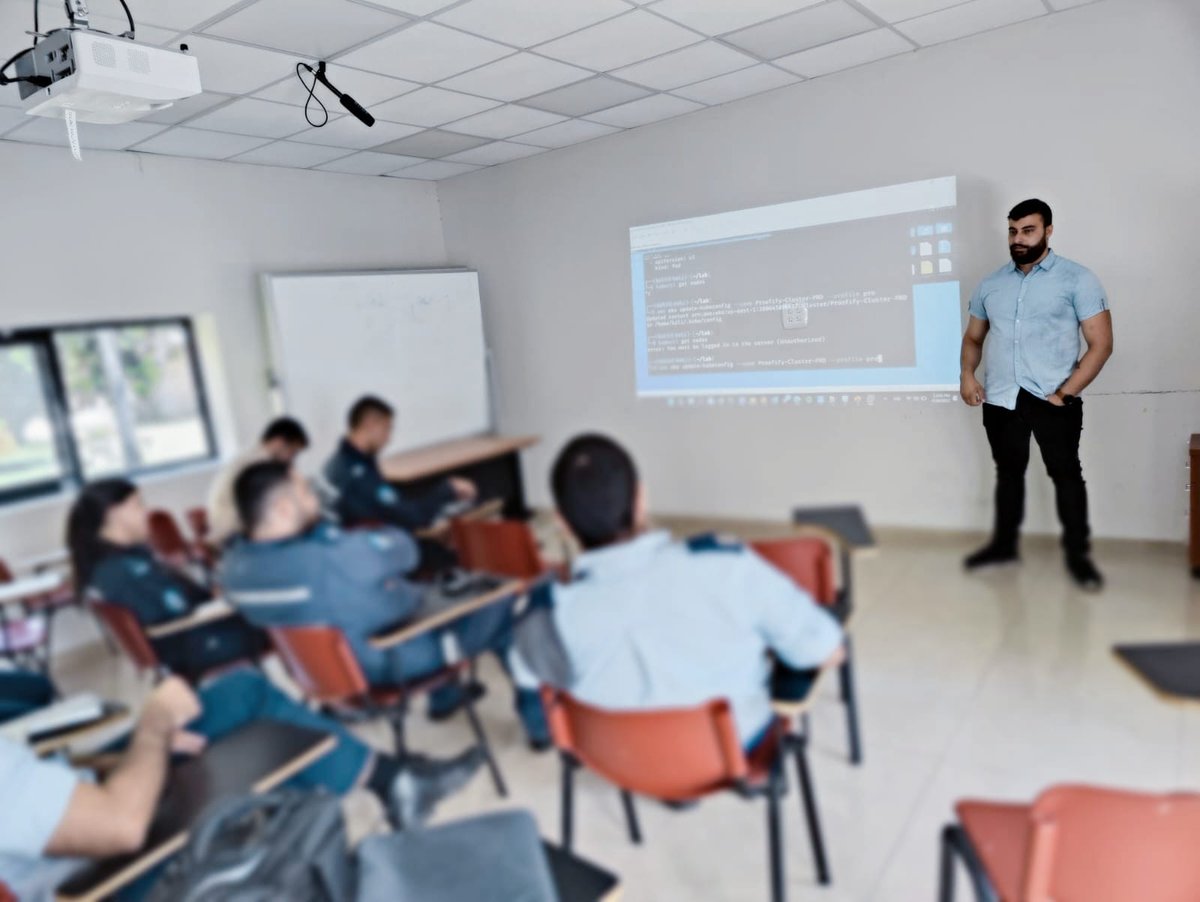 chenhshiri's tweet image. I had the honor of sharing my knowledge about microservices to the Israeli Air Force (IDF)🚀✈
It was an incredible experience for me.
#Microservices #AdvancedDevelopment #IDF #Airforce