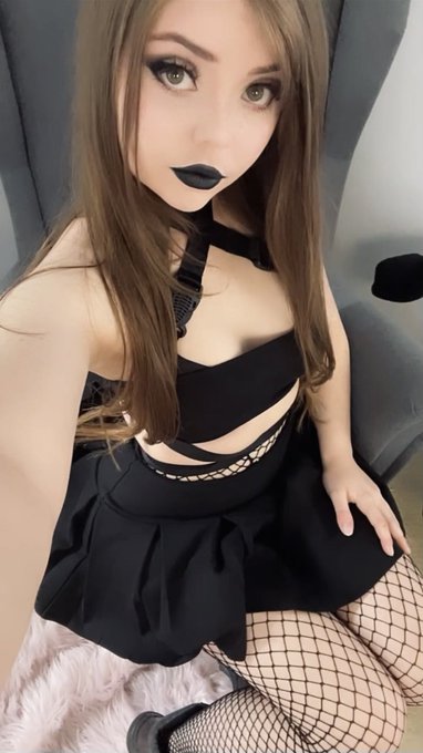 Can I be your goth girlfriend? https://t.co/Zk92rQ8rPh