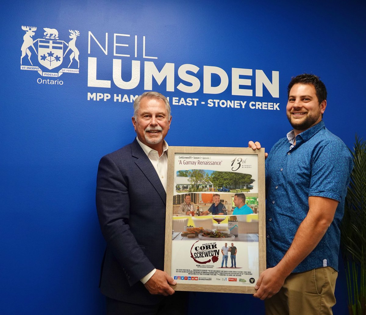 NeilLumsdenMPP's tweet photo. Grape to meet with Patrick Gagliardi from @CorkScrewedTV 🍇🍷

Patrick &amp; his co-host Ralph deGroot’s made-in-Ontario show takes a lighthearted approach to learning about wine, while bringing the #Niagara region to nearly 3.5 million international viewers. https://t.co/1wY8sH5qXC