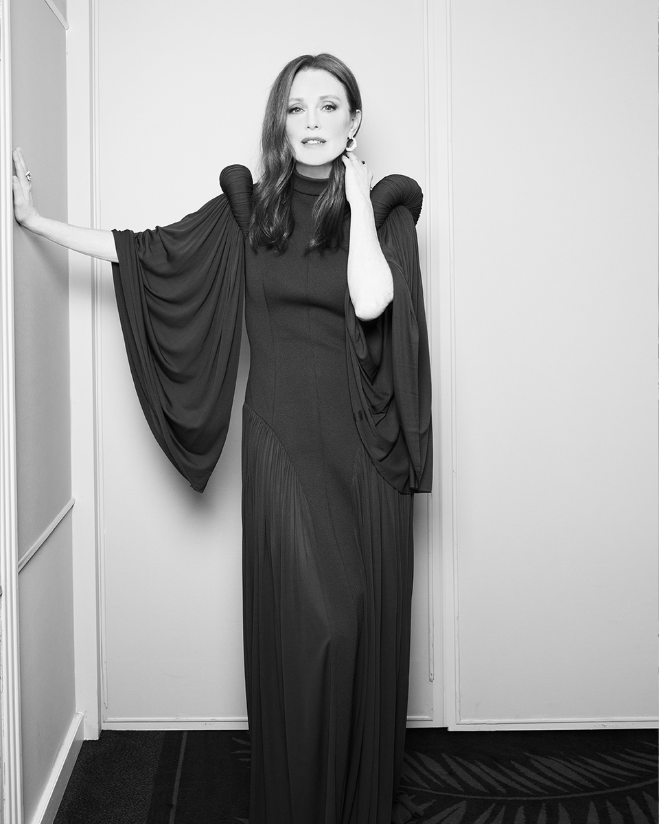 Cannes Film Festival 2023. For the 76th edition, Julianne Moore wore a custom green gown by @TWNGhesquiere with white gold diamond High Jewelry Collection by Francesca Amfitheatrof.

#JulianneMoore #LouisVuitton #LVHighJewelry #Cannes2023