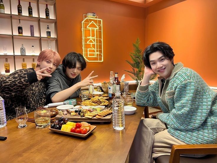 _vantegyuu_'s tweet photo. "nós realmente somos família" - taehyung, 2023
                        ⁷bangtxt⁵ https://t.co/ZgEm8FTPjw