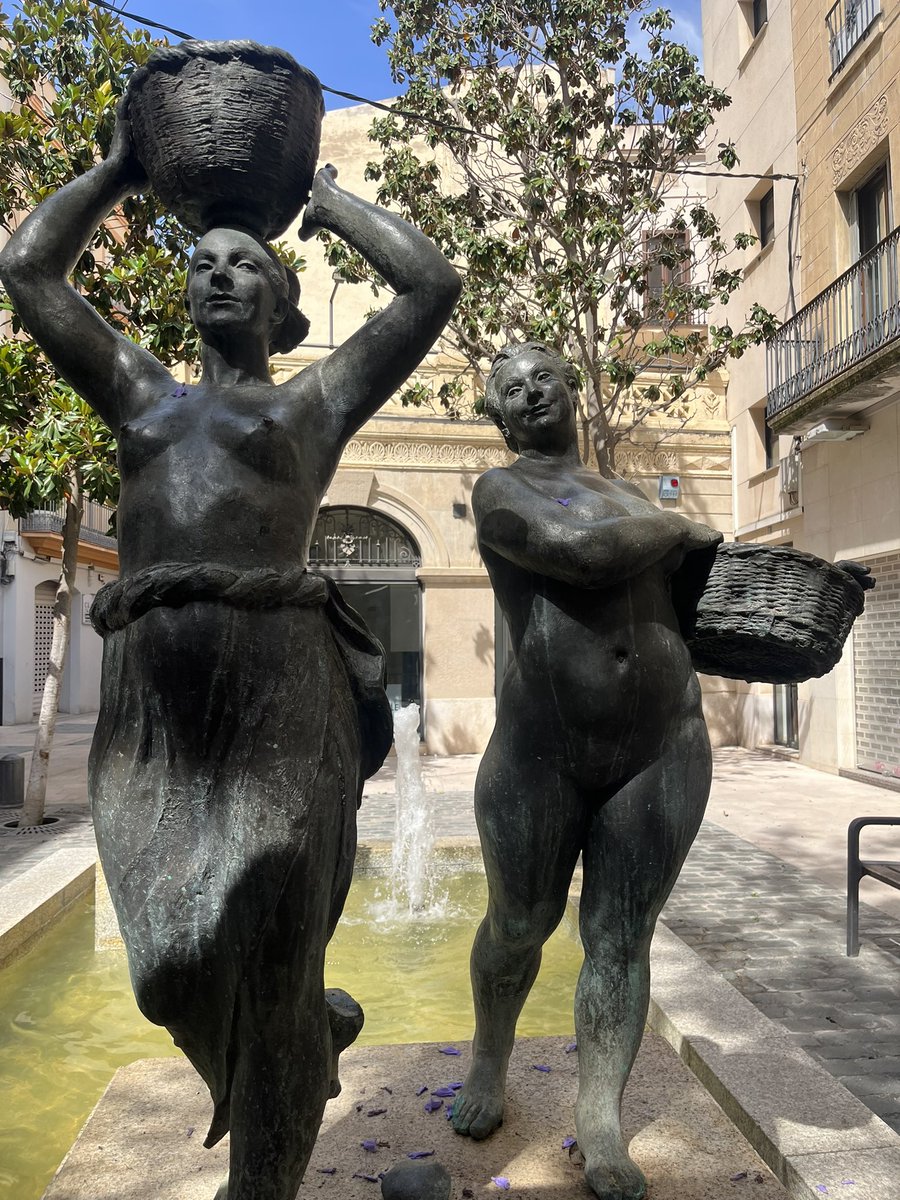 Reus is full of wonderful sculptures and art around every corner. Not surprisingly because it’s the birth place of Gaudí. #gaudi @falset_cat #sculpture #art