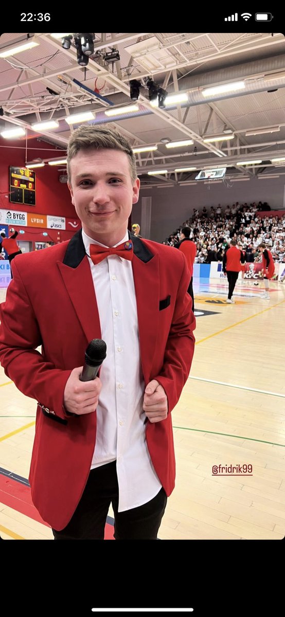 Sá besti sem hefur rifið í míkrafón á handboltaleik ever!🐐 <a href="/Frikkiben/">Friðrik Garðarsson</a>