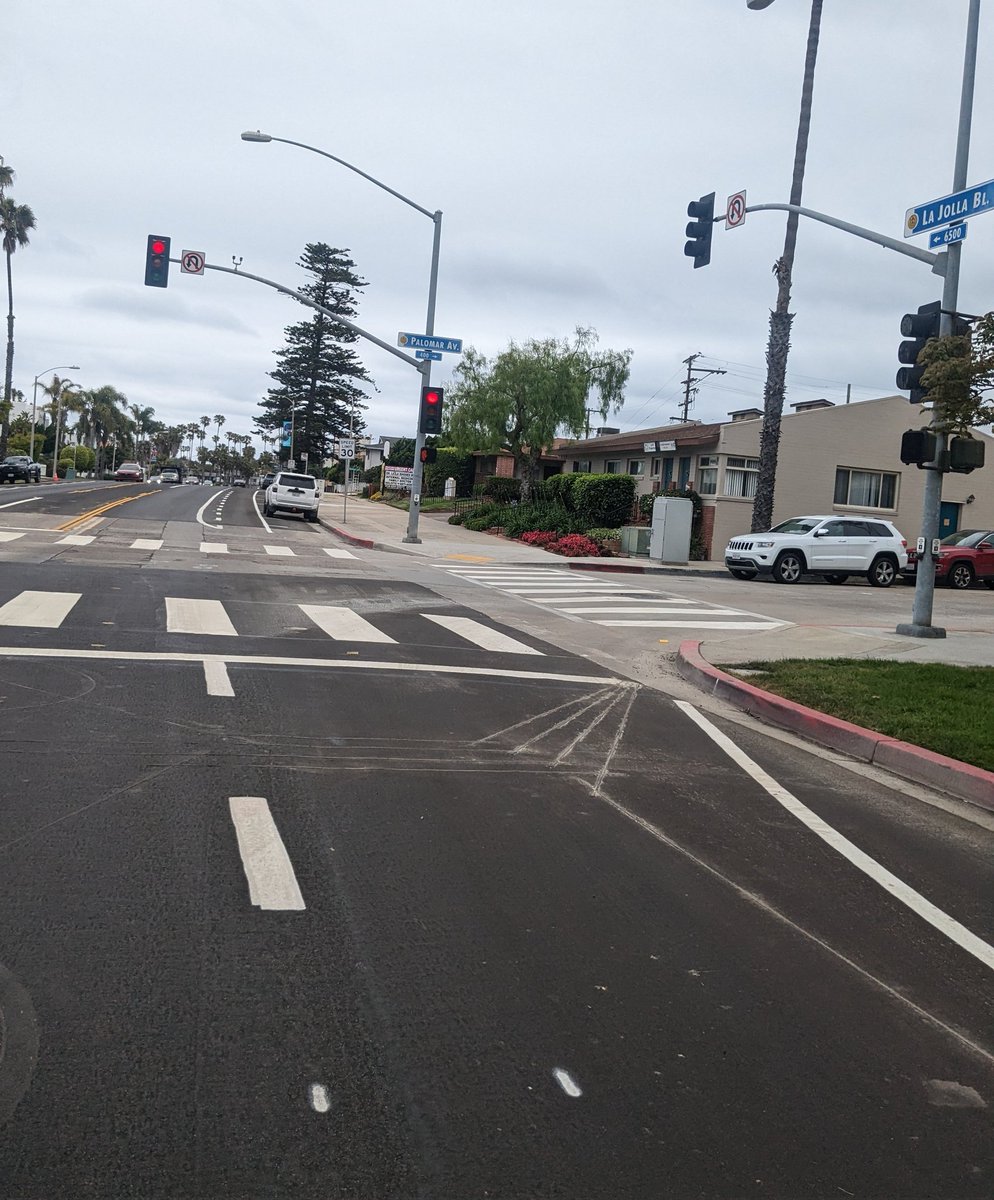 La Jolla Boulevard after/before Bird Rock looking much better.
#bikelane #Visionzero #Infrastructure #bikesandiego @CityofSanDiego @JoeLaCavaD1