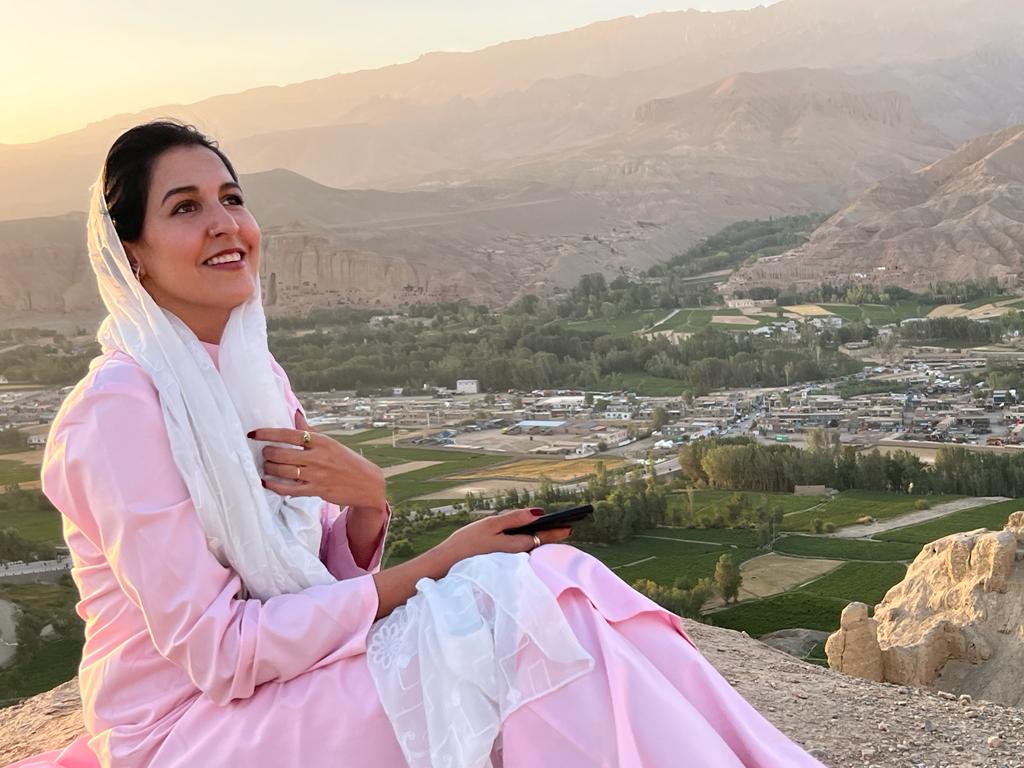 SSamiraSR's tweet image. تل به په لار د میړنو سره ځم
یمه پښتون د پښتنو سره ځم
وايي اغیار چې د دوزخ ژبه ده
زه به جنت ته د پښتو سره ځم
څو چه راغونډ په یو مرکز ېې نه کړم
هرې تپې ته له جرګو سره ځم
حمزه سفر که د حجاز وي نو هم
زه د پښتون له قافلو سره ځم
#Pashtoday #پښتو_ورځ