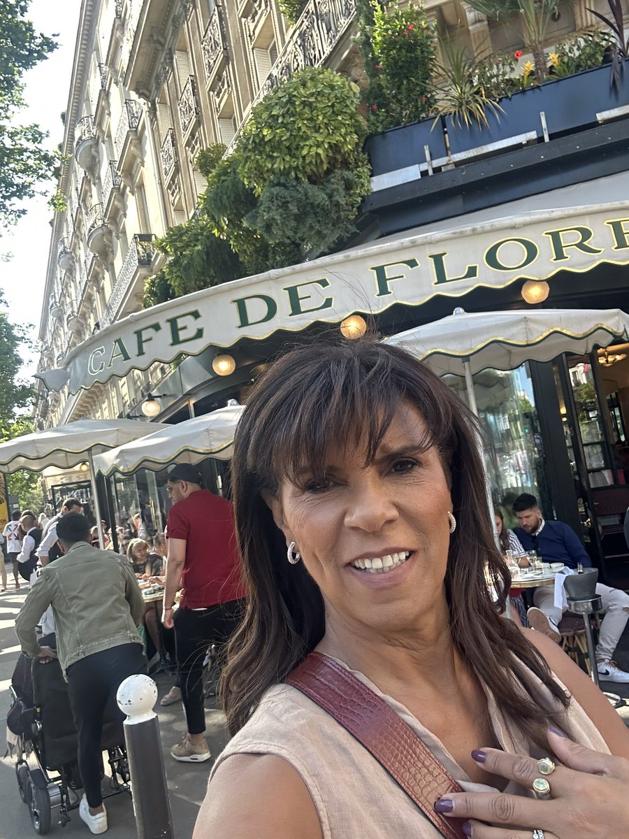 AnamaFerreira's tweet photo. No te puedo contestar amore ! Estoy en Paris jjjjk https://t.co/4Q5yhRyvA0