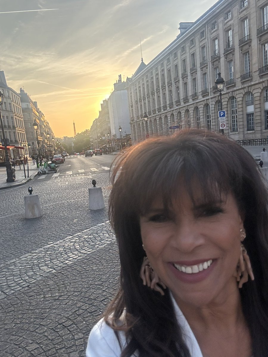 AnamaFerreira's tweet photo. No te puedo contestar amore ! Estoy en Paris jjjjk https://t.co/4Q5yhRyvA0