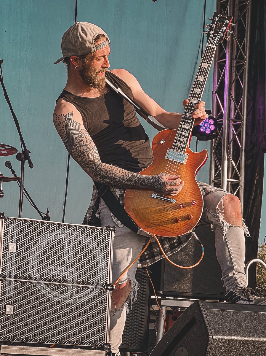 10GaugeOfficial's tweet photo. "Wow, what an AMAZING day at the Glastonbudget Music Festival! The crowd was absolutely AWESOME! Thanks to each and every one of you for making our performance one to remember. We loved every MINUTE of it!
#Glastonbudget #AmazingCrowd #PositiveVibes #AwesomeDay @glastonbudget https://t.co/qcYUtLuRnR