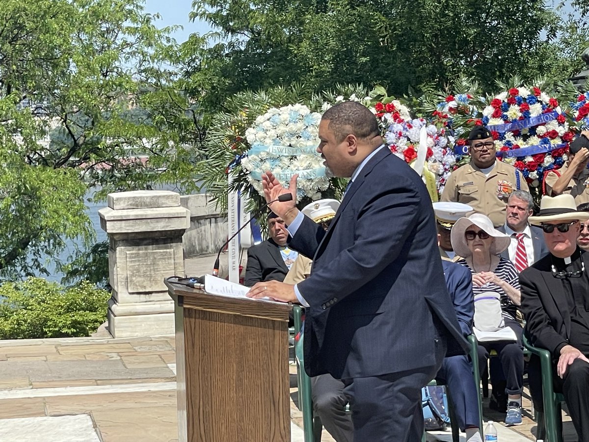 AlvinBraggNYC's tweet photo. Memorial Day is a solemn time to honor those who made the ultimate sacrifice in service of our country. We reflect on the staggering price paid by so many brave souls in defense of our nation, and our cherished American principles of liberty and justice for all. https://t.co/6neCn2V7ic