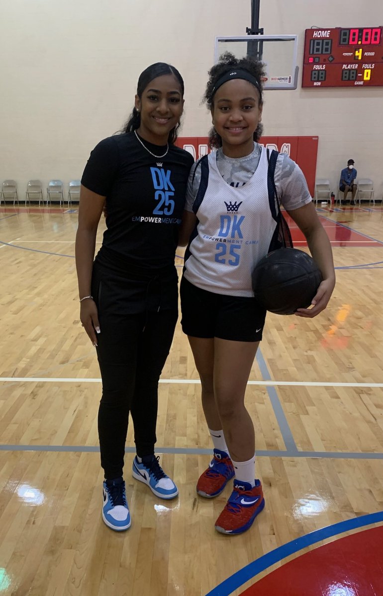 Deja Kelly reminded them last Summer that to be great you gotta embrace being in that gym while everyone else is out having fun. It’s impactful when their role models keep it real with them 💯 it has helped them embrace this grind #SummerIsHere #TimeToWork🏁