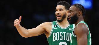 e33db9b0fcd94ca's tweet photo. Tradition is a big thing with the Celtics-so why in a Gm 7,  was Boston wearing their road greens? 
Not looking for excuses, just an observation.  Never would've happened in the old days. 
 @celtics #neverwouldvehappenedunderred https://t.co/54jUDg2Kow