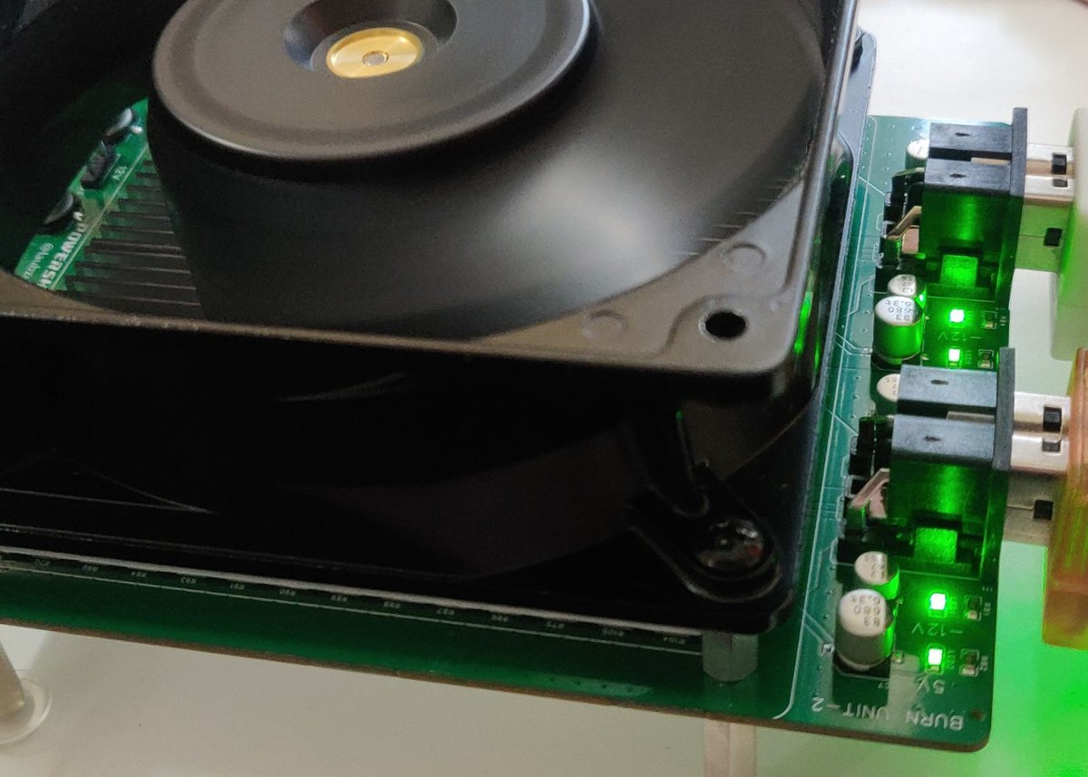 madhackerslab's tweet image. Burn-in in progress... #powershark #amiga #usb-c retrousbpower.com