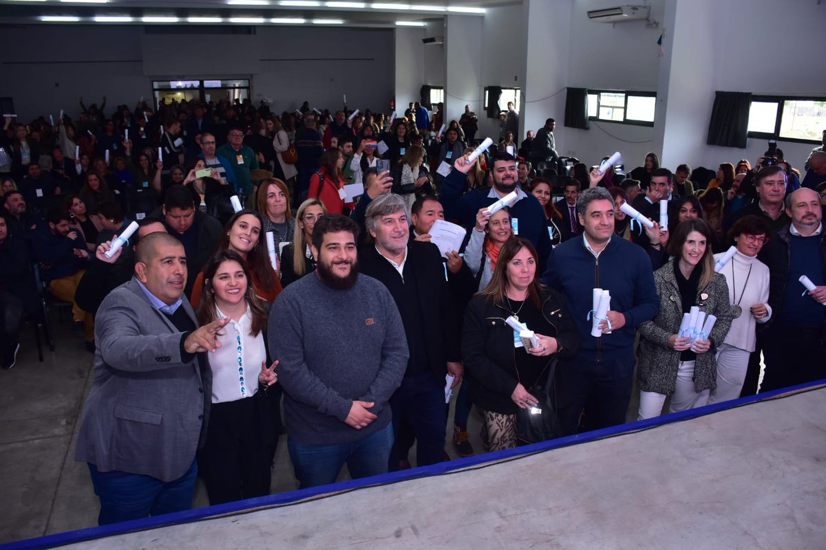Y todo el equipo de trabajo del #IPAP logramos que nuestra <a href="/BAProvincia/">Gobierno PBA</a> sea la provincia que más egresados tenga de Gestión Pública de toda la Argentina.
¡Gracias a todos y todas!

#LaCapacitacionEsUnDerecho
#IPAP
<a href="/Kicillofok/">Axel Kicillof</a> 
<a href="/minsaurralde/">Martín Insaurralde</a> 
@JefaturaPba